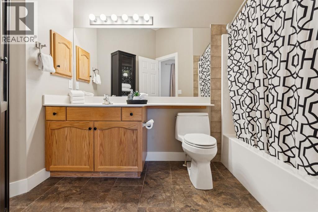 17 Prestwick Pond Terrace SE, Calgary, Alberta  T2Z 3Z7 - Photo 17 - A2290569