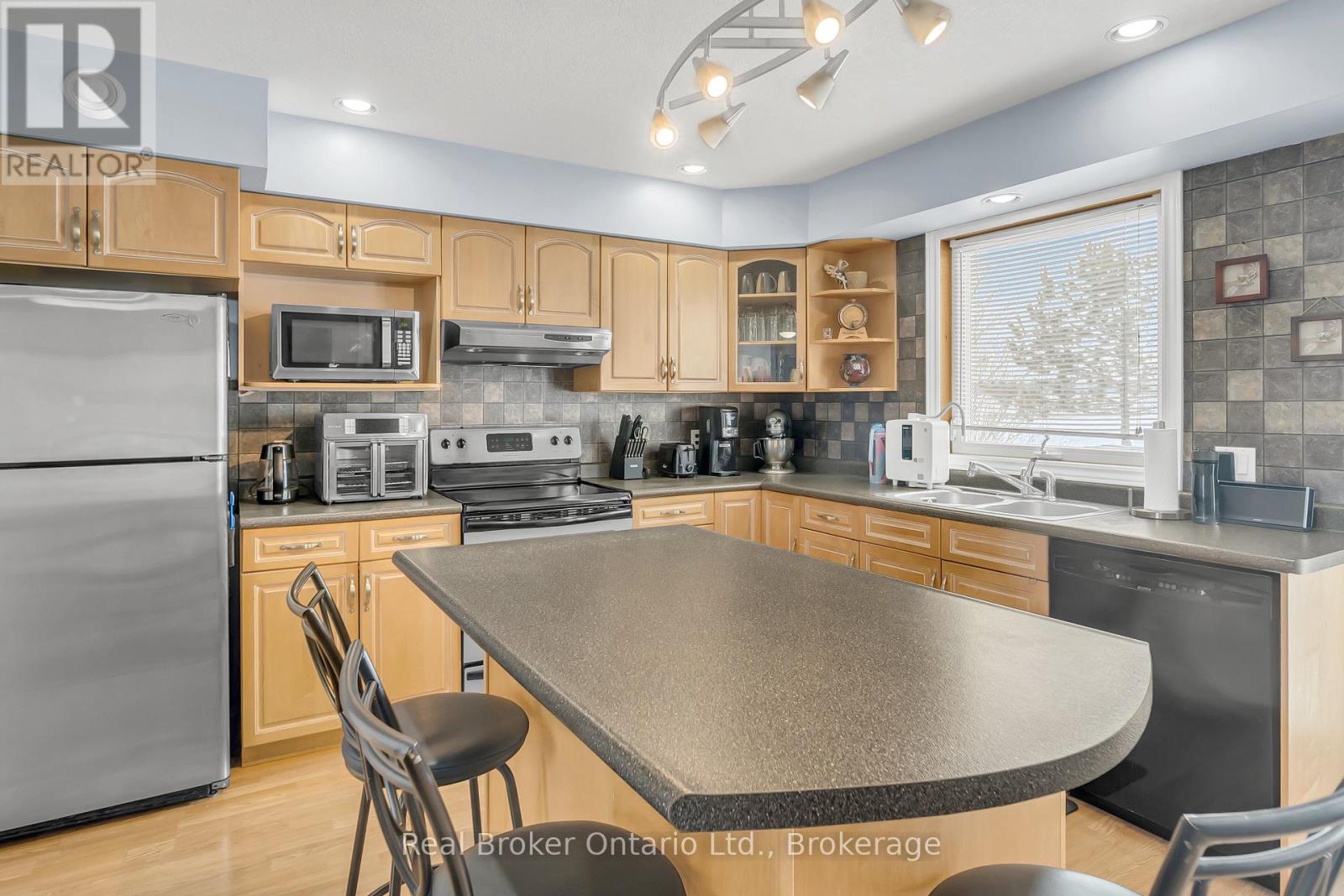 44611 Perth Line 86 Line, Huron East, Ontario  N4W 3G6 - Photo 12 - X12826386