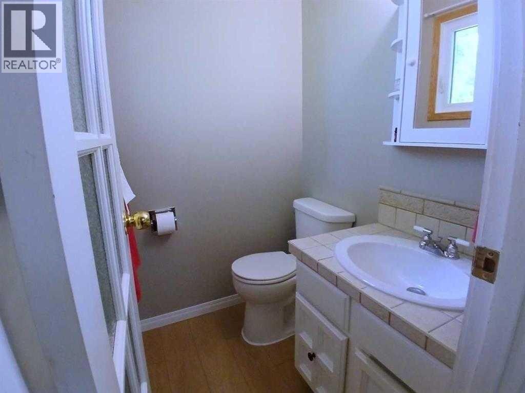 3808 49a Avenue, Innisfail, Alberta  T4G 1J2 - Photo 14 - A2298948