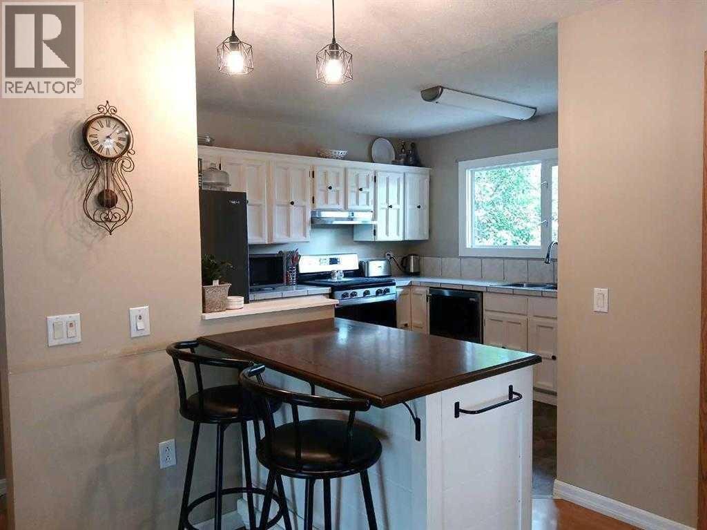 3808 49a Avenue, Innisfail, Alberta  T4G 1J2 - Photo 8 - A2298948