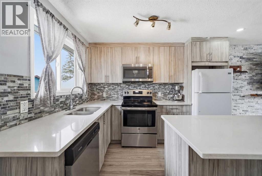 72 Falchurch Road NE, Calgary, Alberta  T3J 1J8 - Photo 2 - A2292792