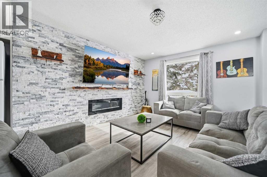 72 Falchurch Road NE, Calgary, Alberta  T3J 1J8 - Photo 3 - A2292792