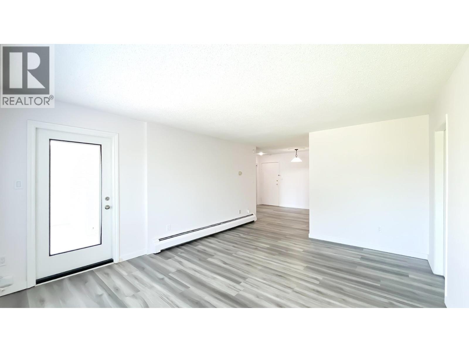 416 1945 Woodway Place, Burnaby, British Columbia  V5B 4S4 - Photo 3 - R3106366