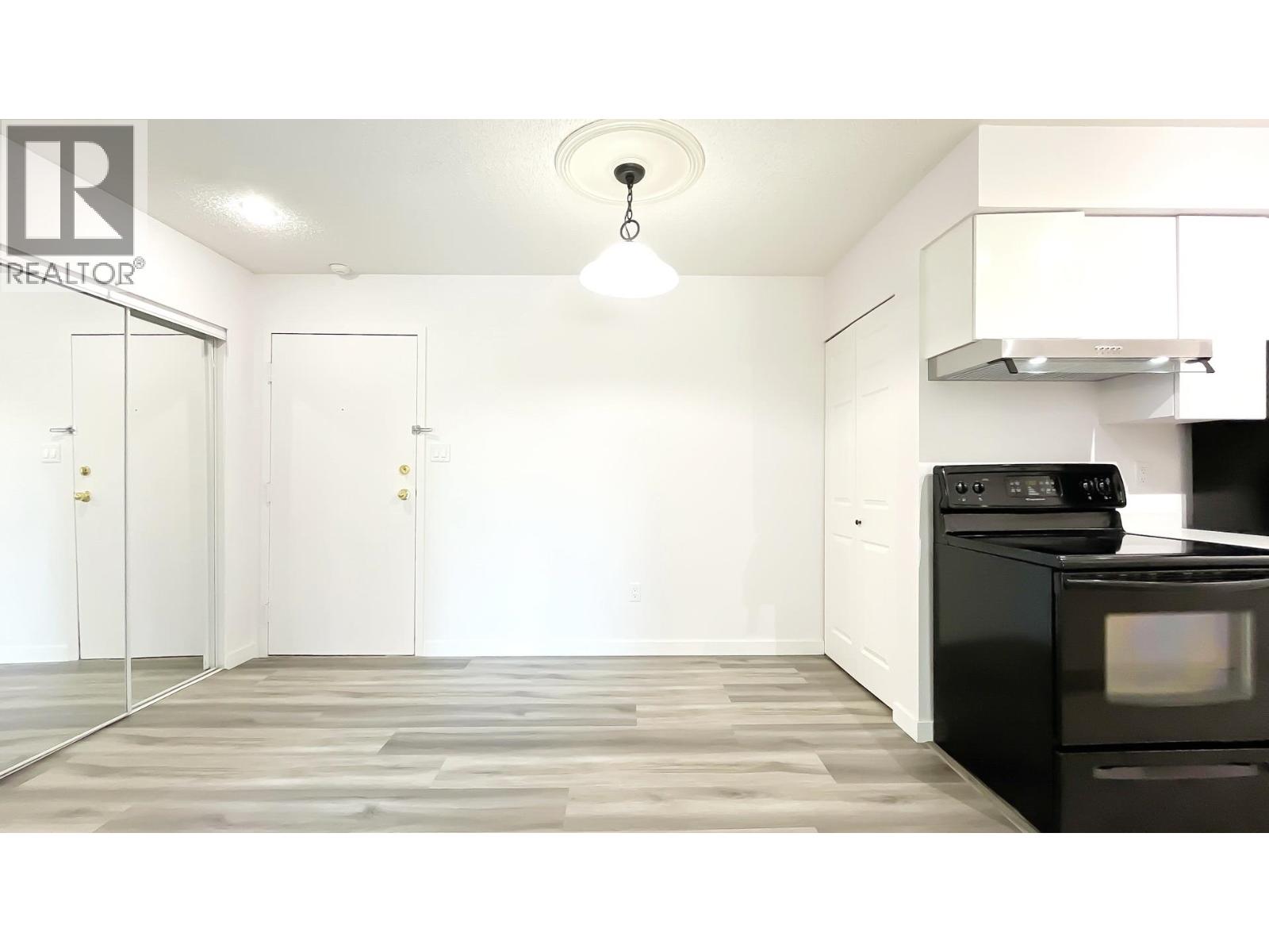 416 1945 Woodway Place, Burnaby, British Columbia  V5B 4S4 - Photo 4 - R3106366