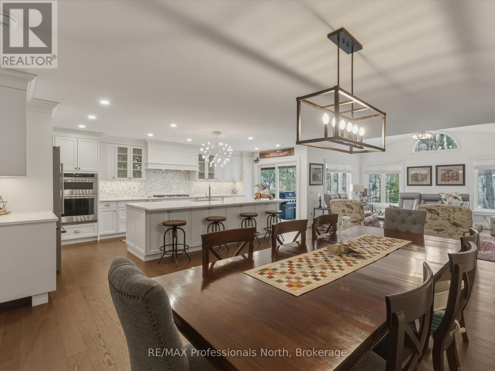 8 Woods Hollow, Gravenhurst, Ontario  P1P 1Y7 - Photo 11 - X12956154