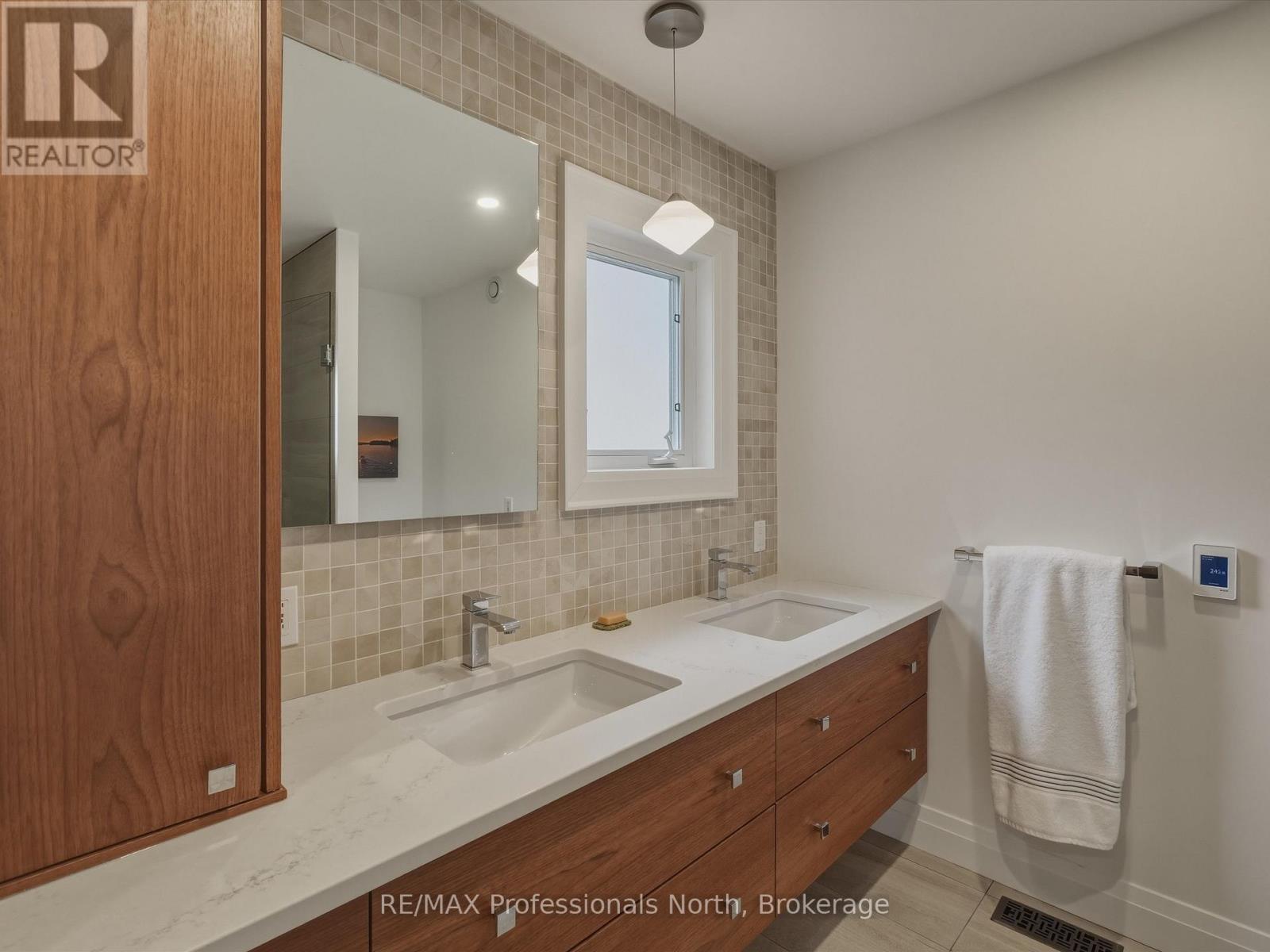 8 Woods Hollow, Gravenhurst, Ontario  P1P 1Y7 - Photo 17 - X12956154