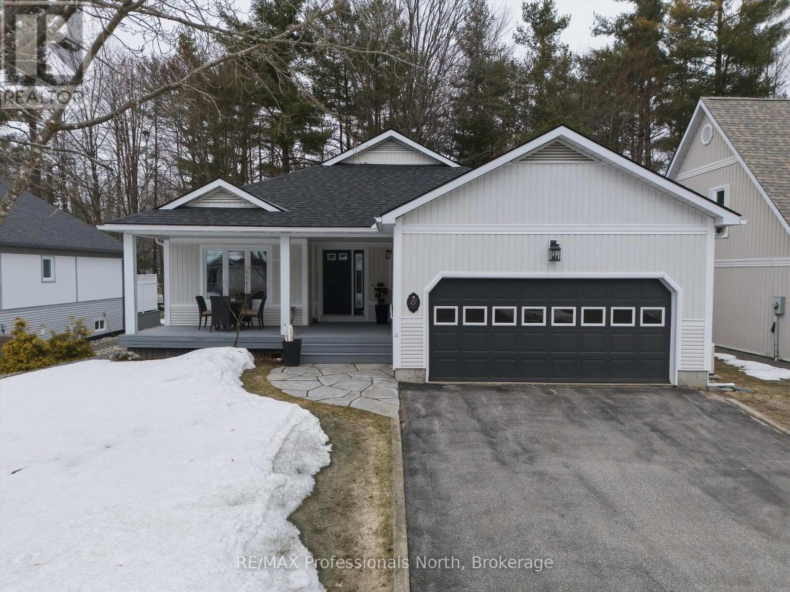 8 Woods Hollow, Gravenhurst, Ontario  P1P 1Y7 - Photo 2 - X12956154