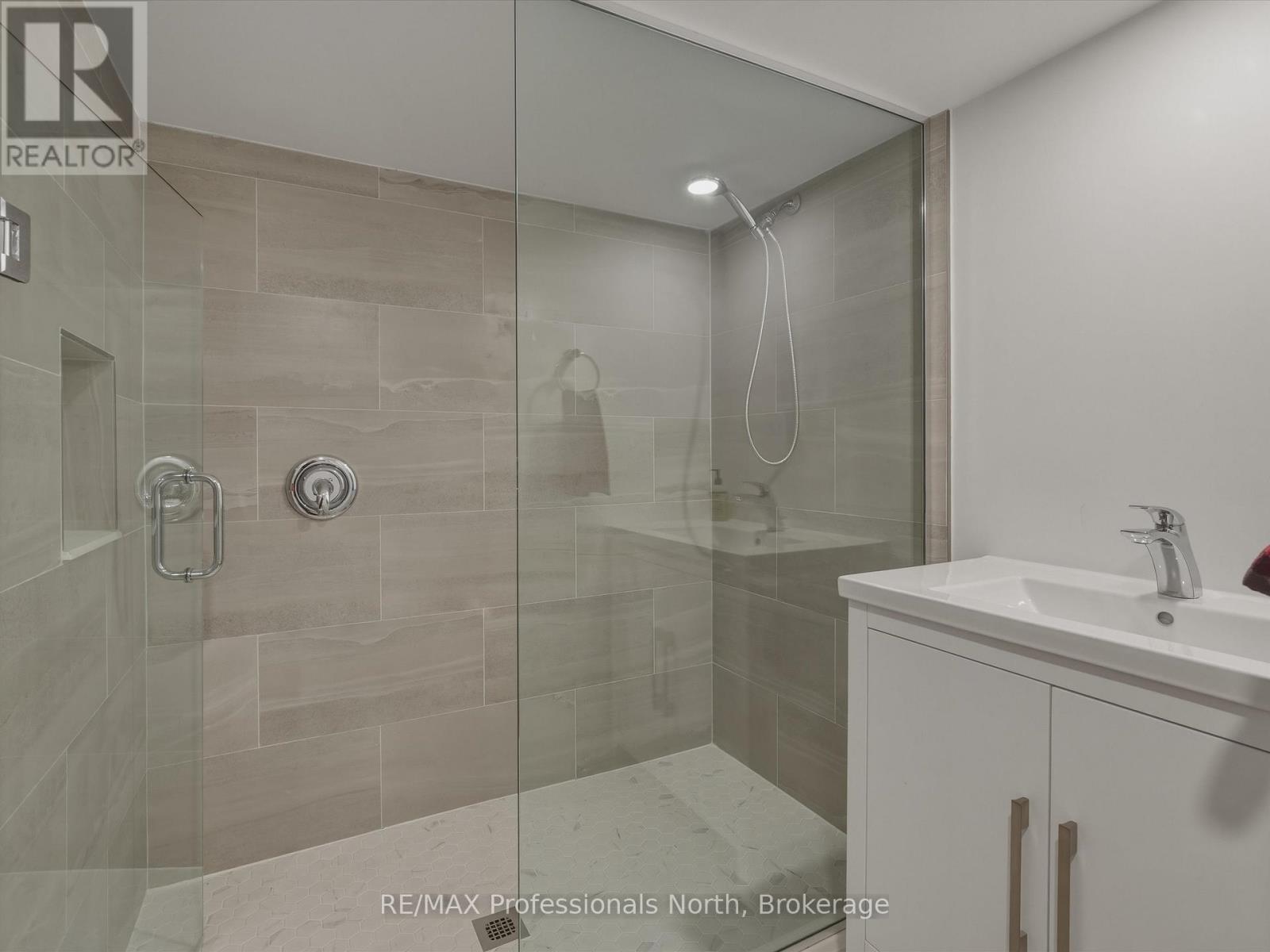 8 Woods Hollow, Gravenhurst, Ontario  P1P 1Y7 - Photo 26 - X12956154