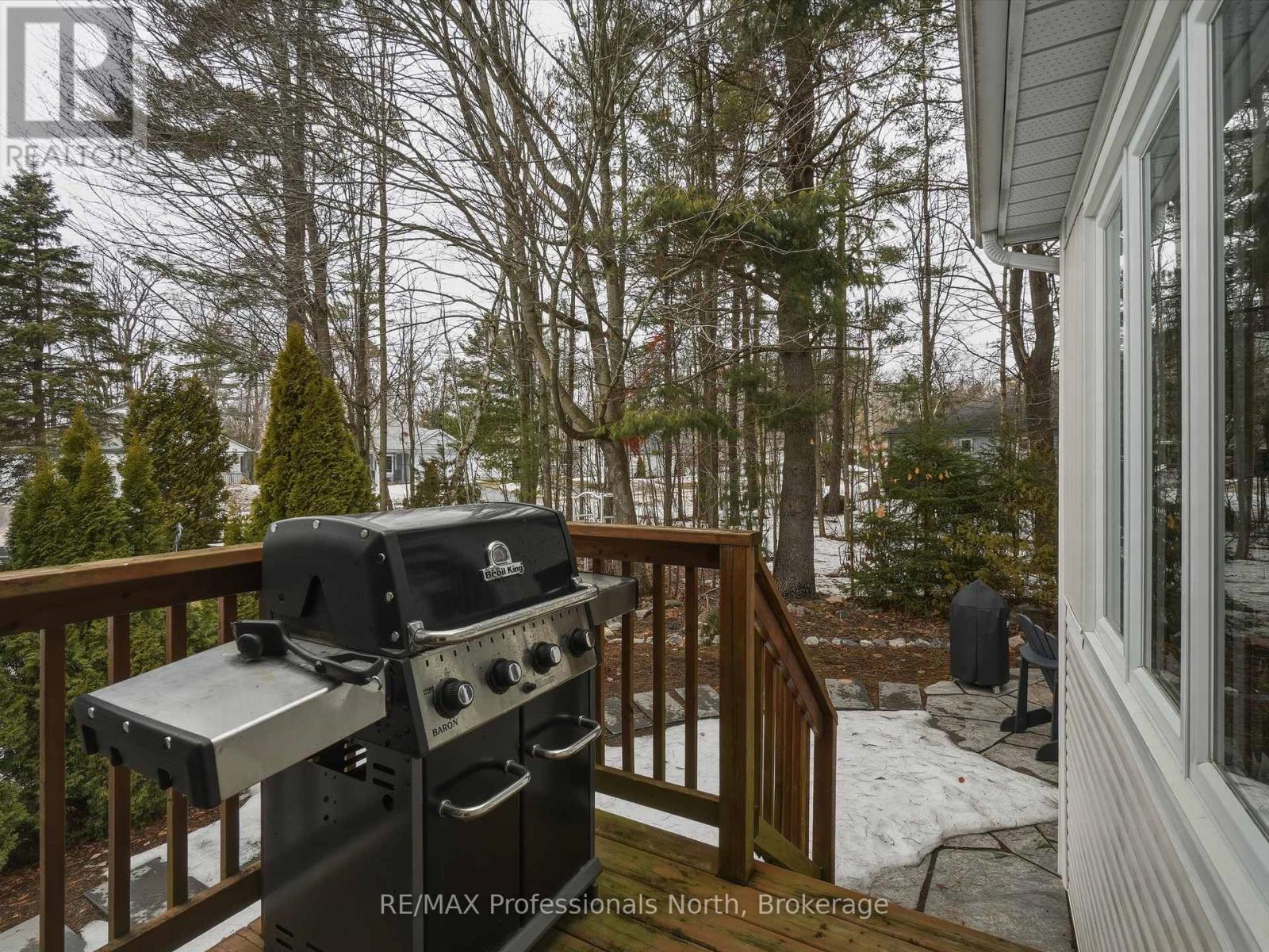 8 Woods Hollow, Gravenhurst, Ontario  P1P 1Y7 - Photo 35 - X12956154