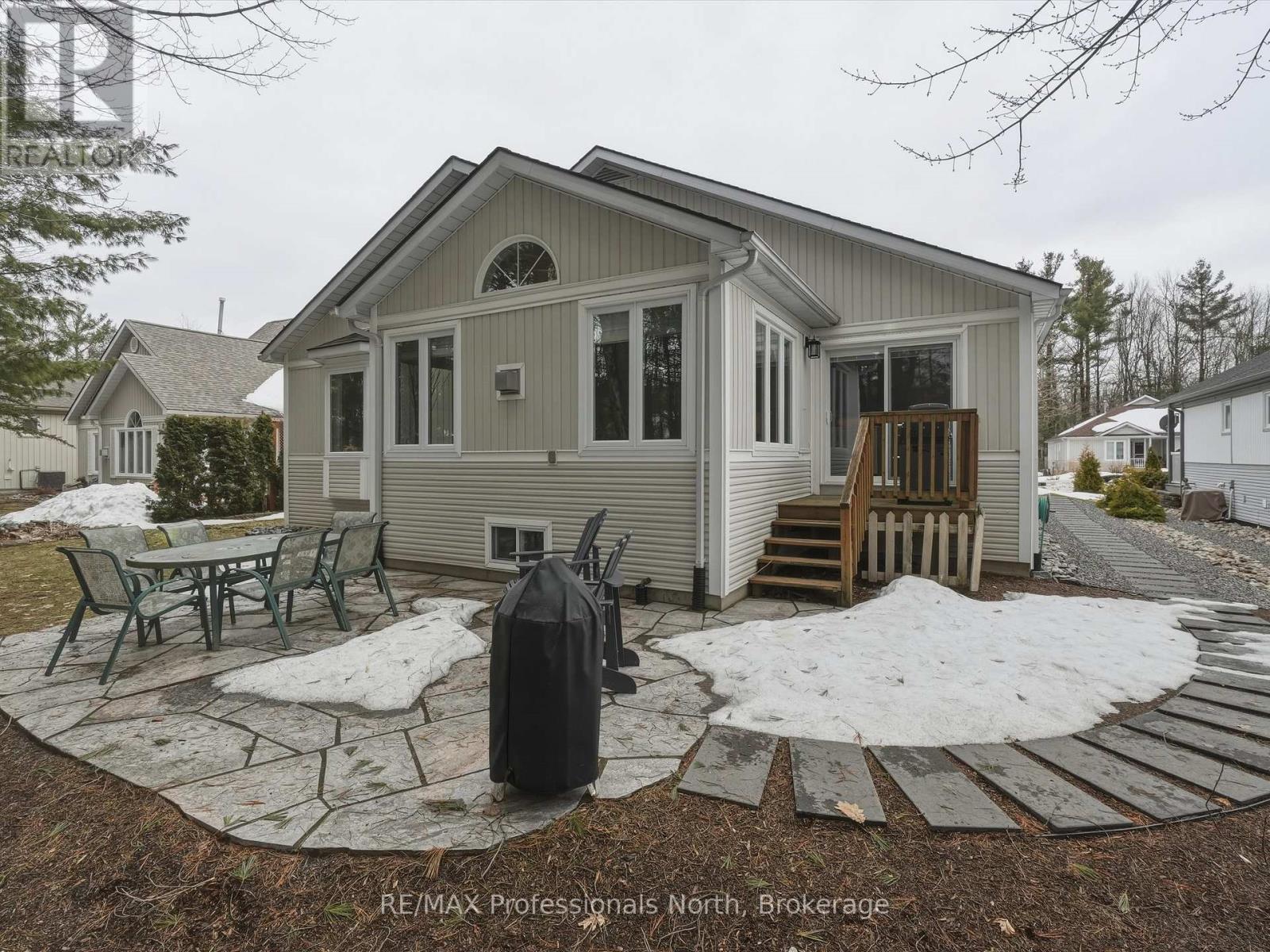 8 Woods Hollow, Gravenhurst, Ontario  P1P 1Y7 - Photo 36 - X12956154