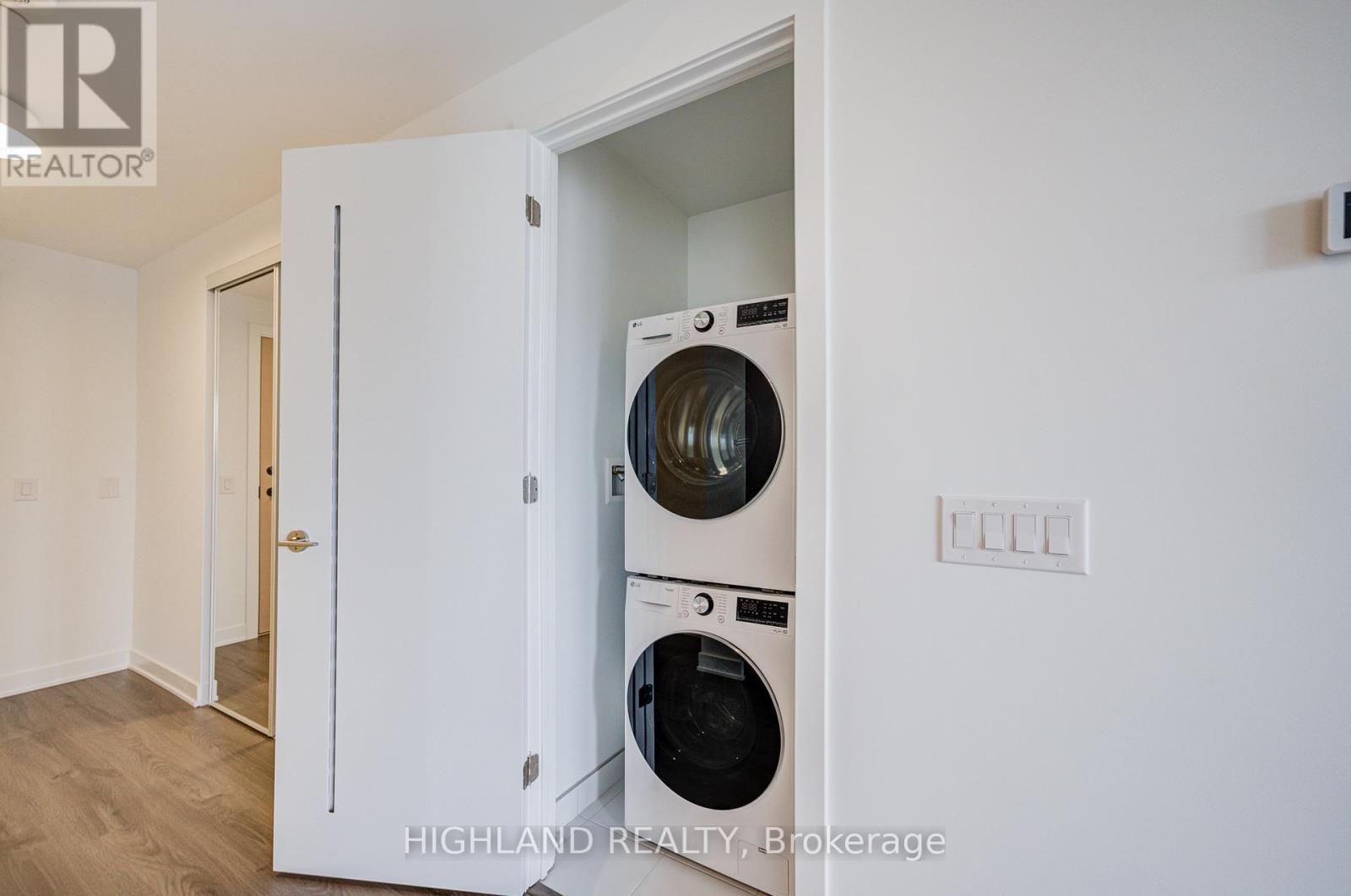 917 - 30 Dreamers Way, Toronto, Ontario  M5A 0Y7 - Photo 4 - C12956166