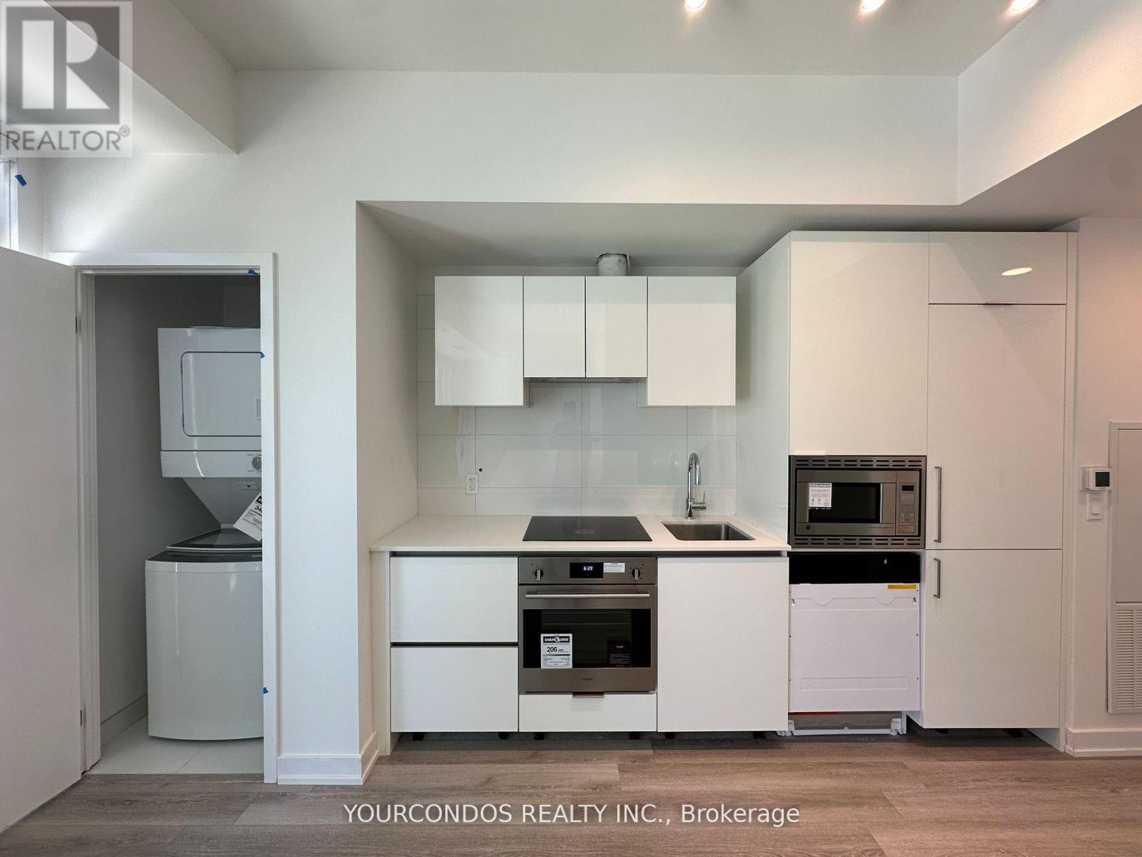 1518 - 121 St Patrick Street, Toronto, Ontario  M5T 0B8 - Photo 4 - C12956182