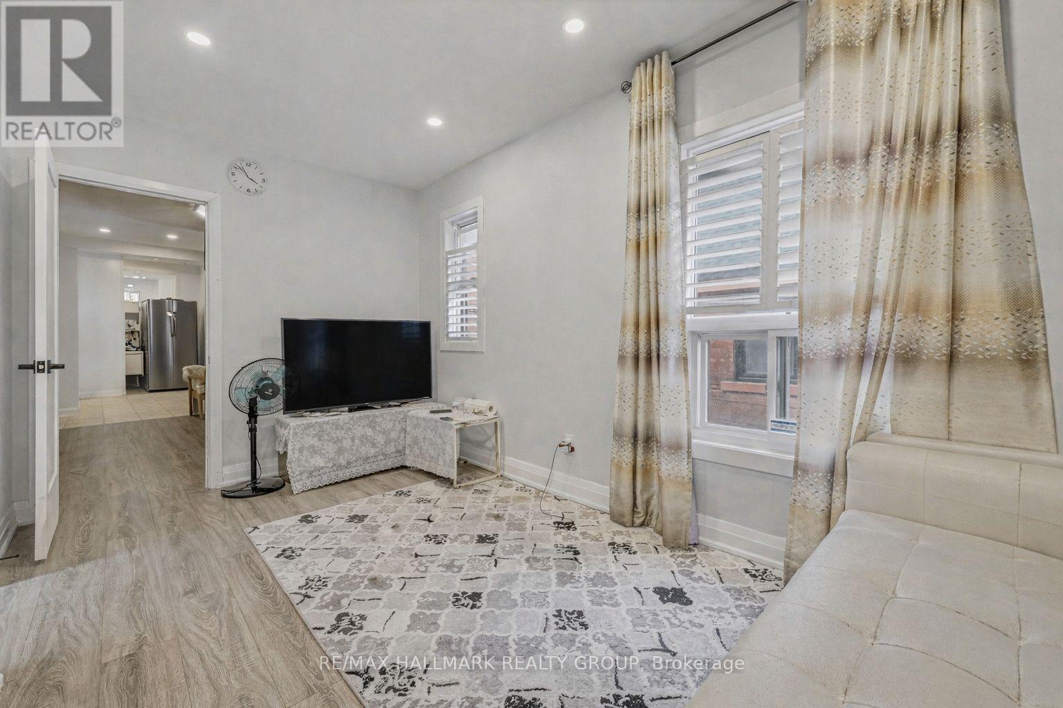 638-640 Somerset Street W, Ottawa, Ontario  K1R 5K4 - Photo 3 - X12956190