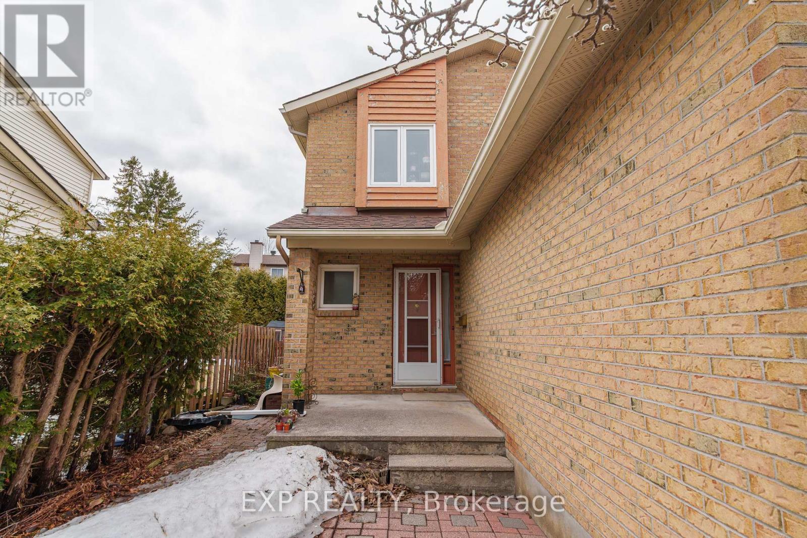 31 Coolspring Crescent, Ottawa, Ontario  K2E 7M9 - Photo 2 - X12955518