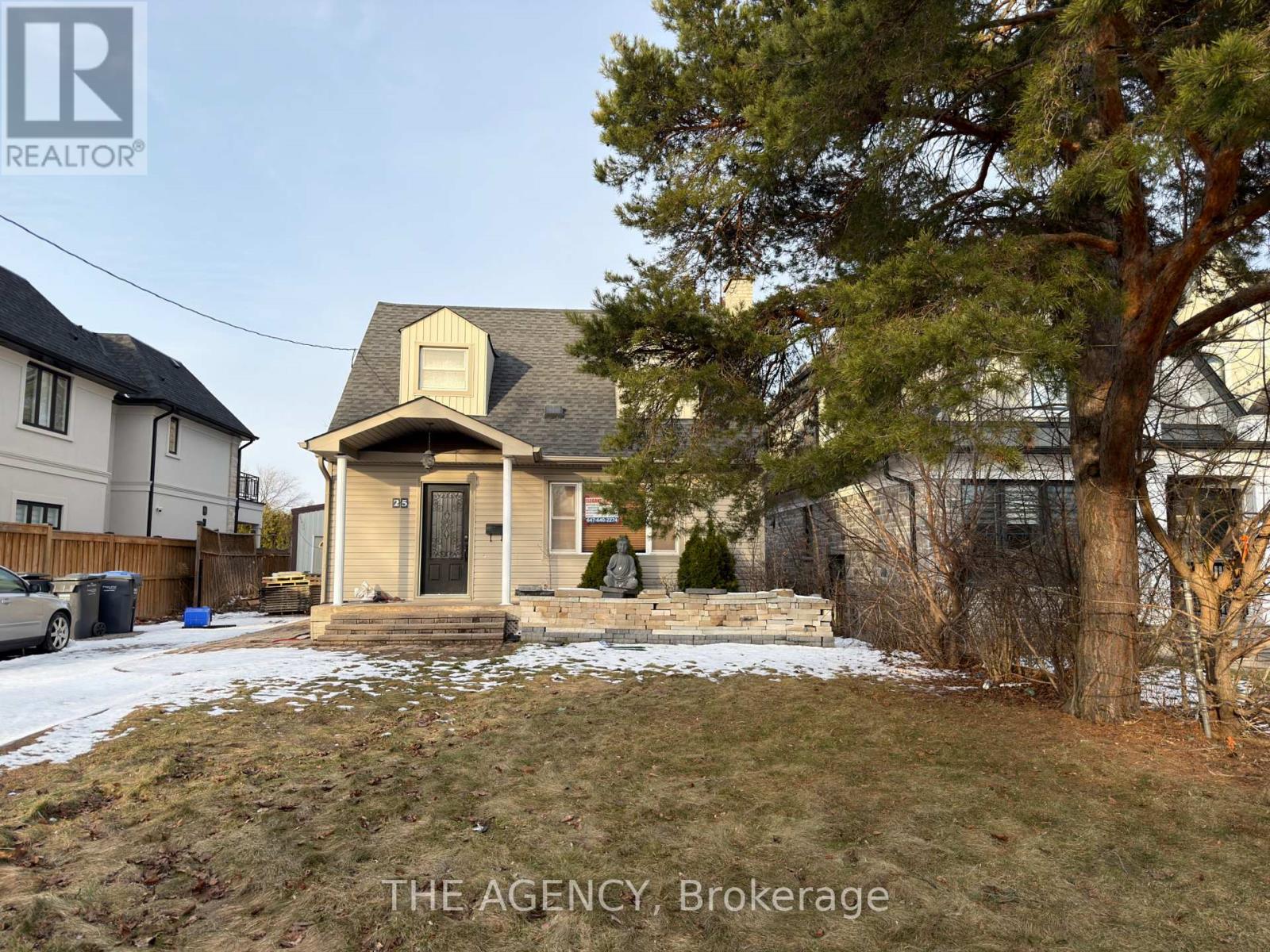 25 Earl Street, Mississauga, Ontario L5M 1N6 - Photo 3 - W12956158