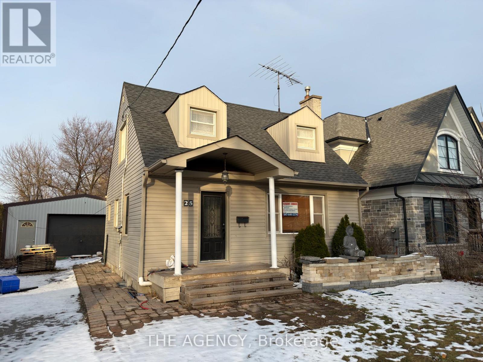 25 Earl Street, Mississauga, Ontario L5M 1N6 - Photo 4 - W12956158