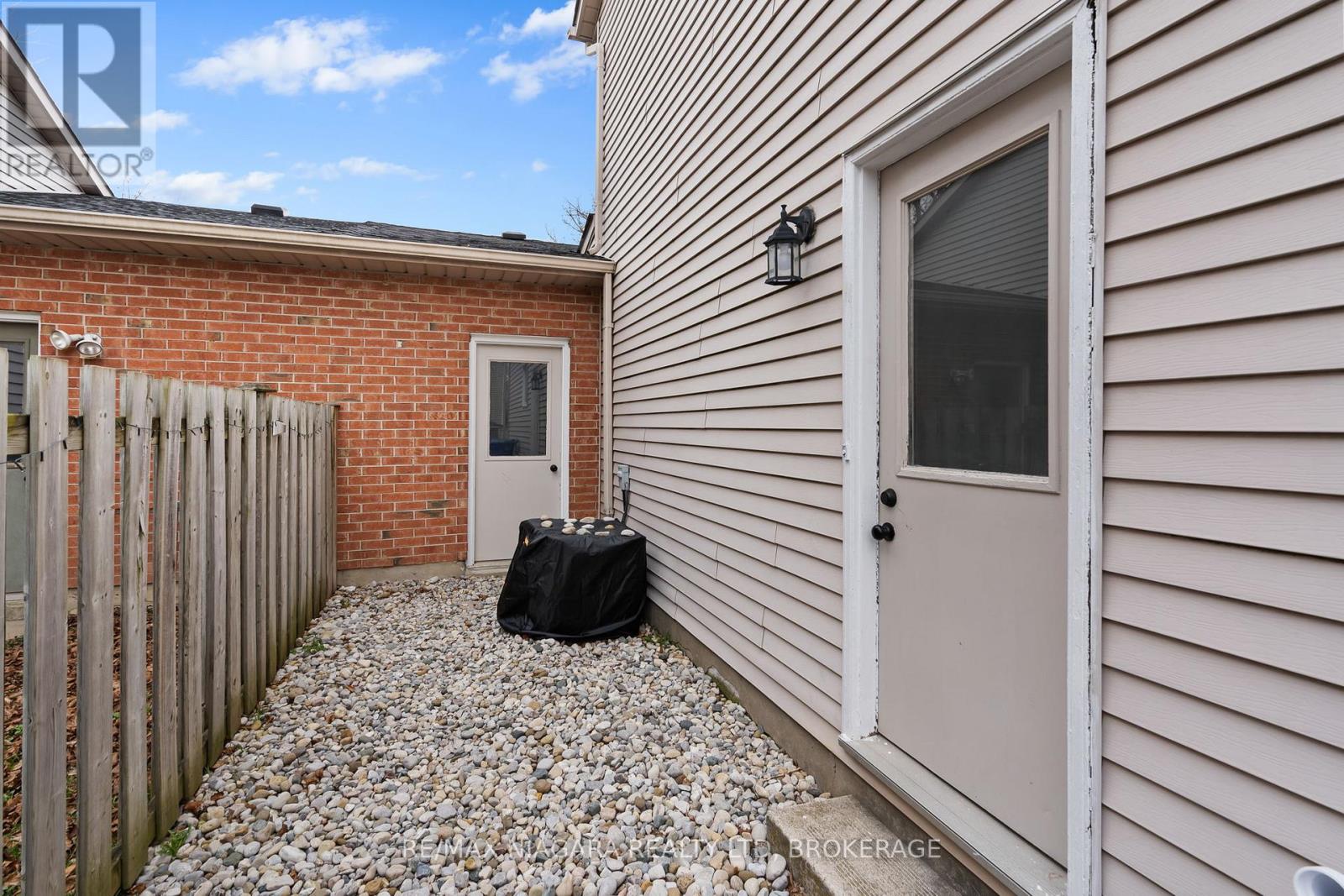 93 Stoney Brook Crescent, St. Catharines, Ontario  L2S 3R9 - Photo 25 - X12956226
