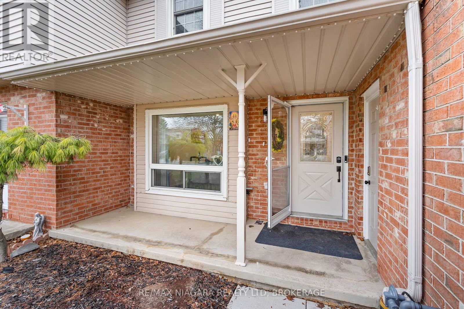 93 Stoney Brook Crescent, St. Catharines, Ontario  L2S 3R9 - Photo 3 - X12956226