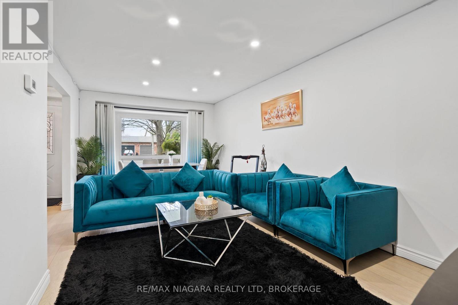 93 Stoney Brook Crescent, St. Catharines, Ontario  L2S 3R9 - Photo 8 - X12956226