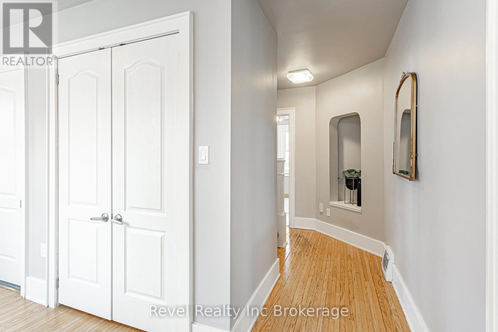 290 Ingersoll Avenue, Woodstock, Ontario  N4S 4W9 - Photo 3 - X12956240