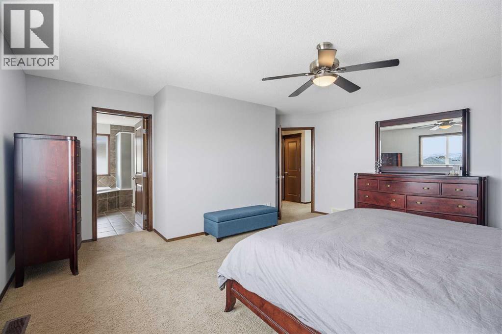 126 Pantego Way NW, Calgary, Alberta  T3K 0K6 - Photo 27 - A2298884