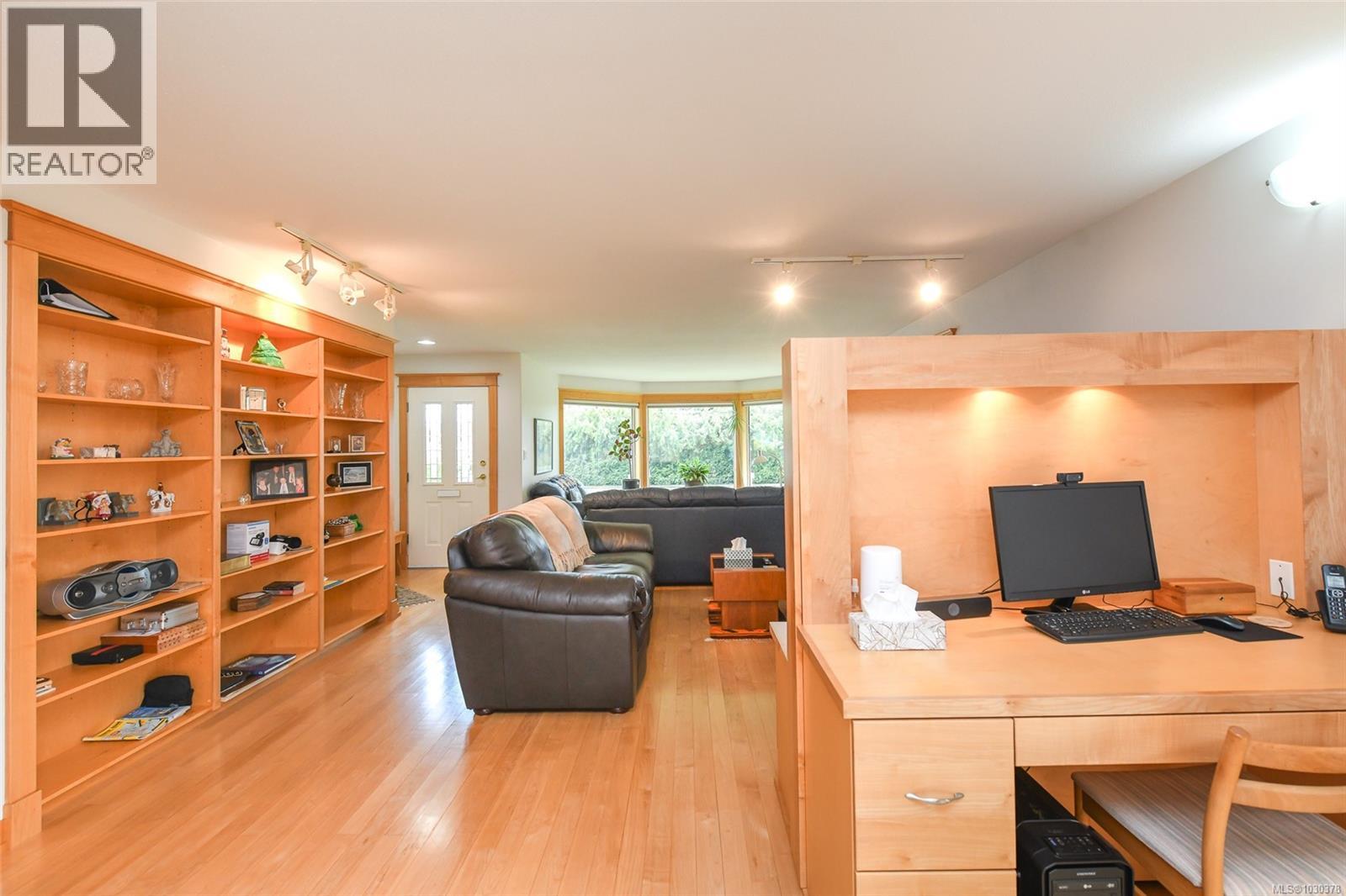 555 Haida St, Comox, British Columbia V9M 4A7 - Photo 8 - 1030378