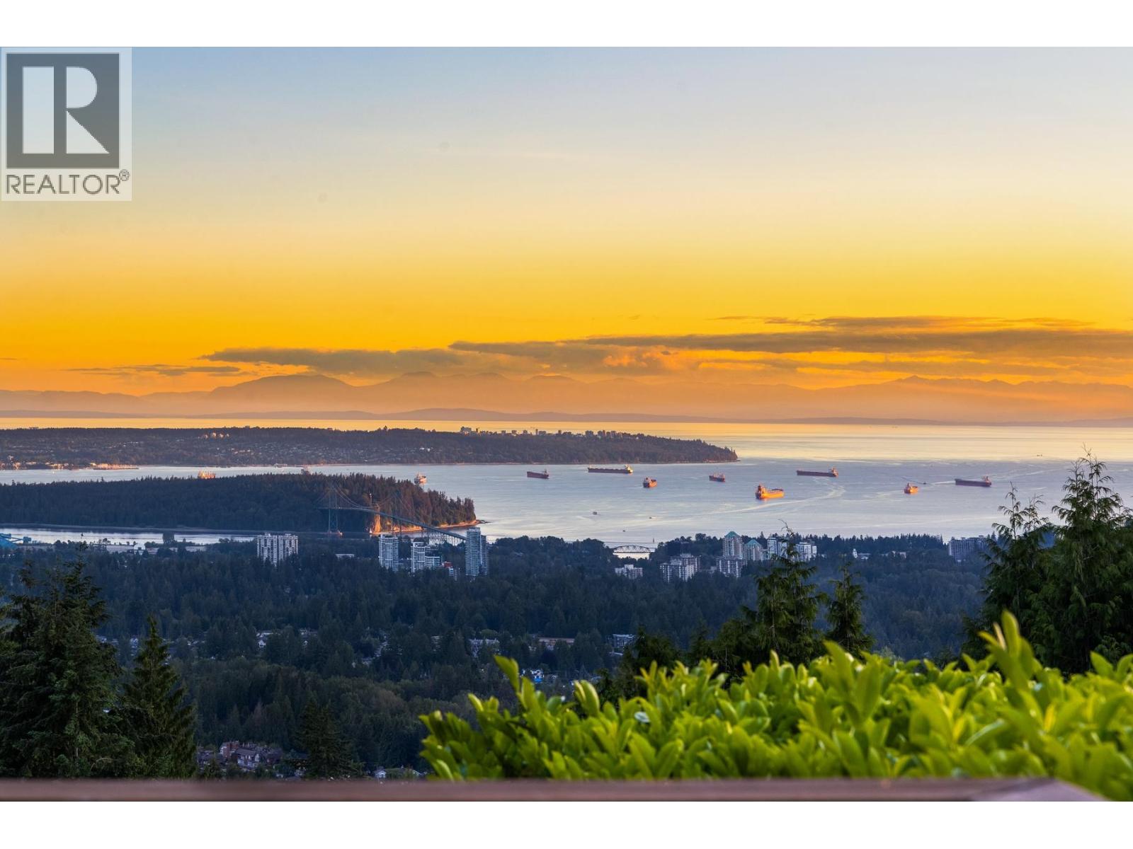 187 Rondoval Crescent, North Vancouver, British Columbia  V7N 2W6 - Photo 4 - R3106414