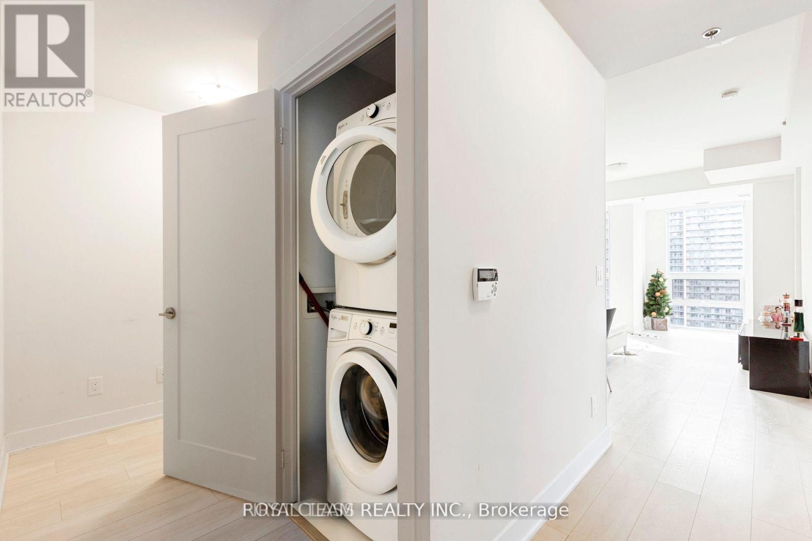 2408 - 318 Richmond Street W, Toronto, Ontario  M5V 0B4 - Photo 11 - C12956208