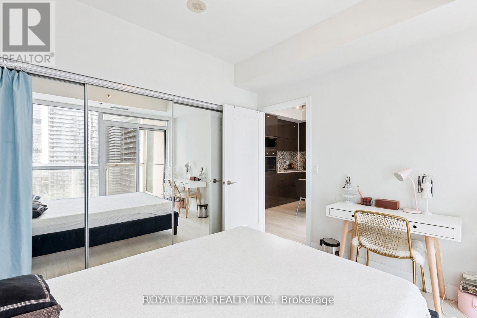 2408 - 318 Richmond Street W, Toronto, Ontario  M5V 0B4 - Photo 13 - C12956208