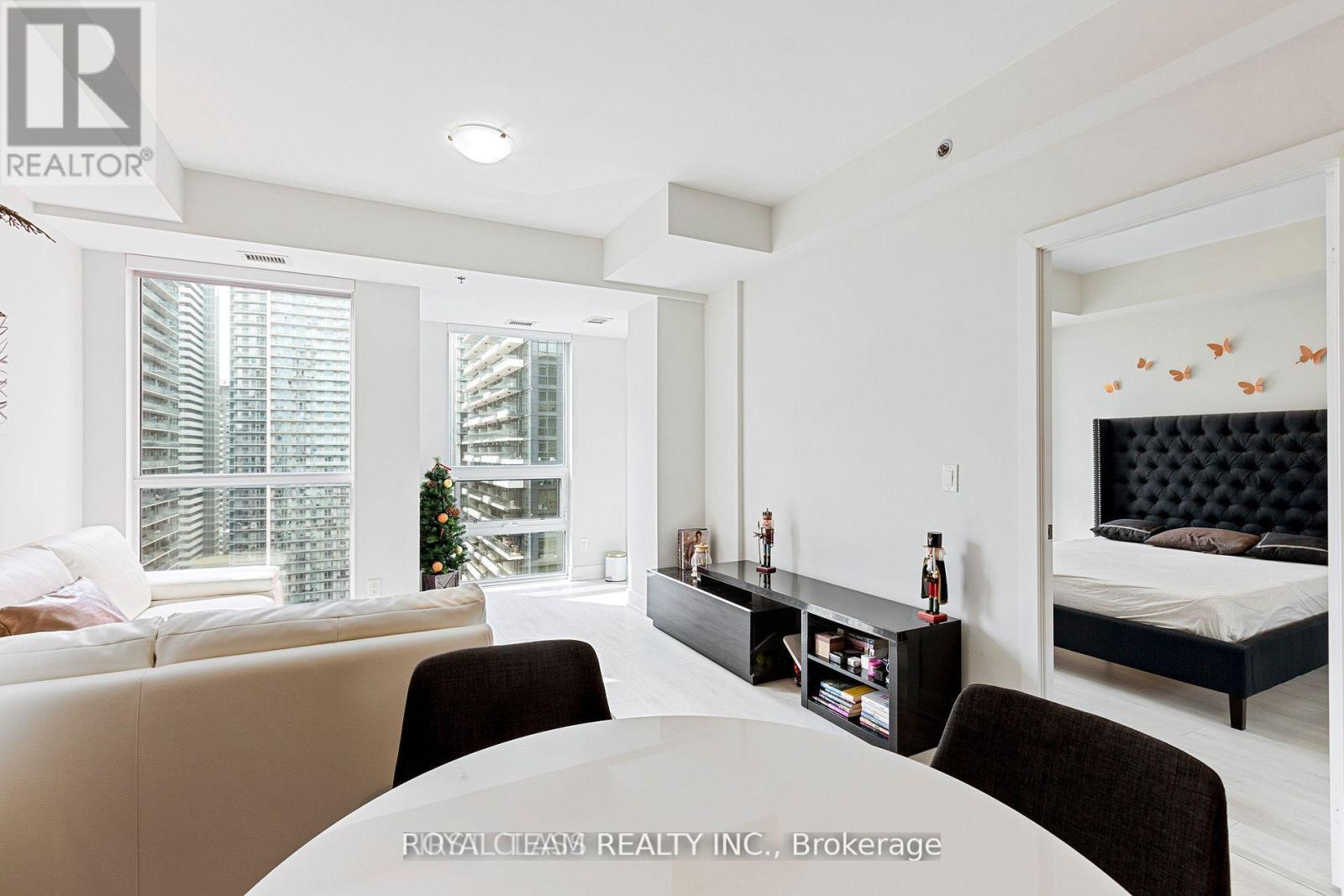 2408 - 318 Richmond Street W, Toronto, Ontario  M5V 0B4 - Photo 4 - C12956208