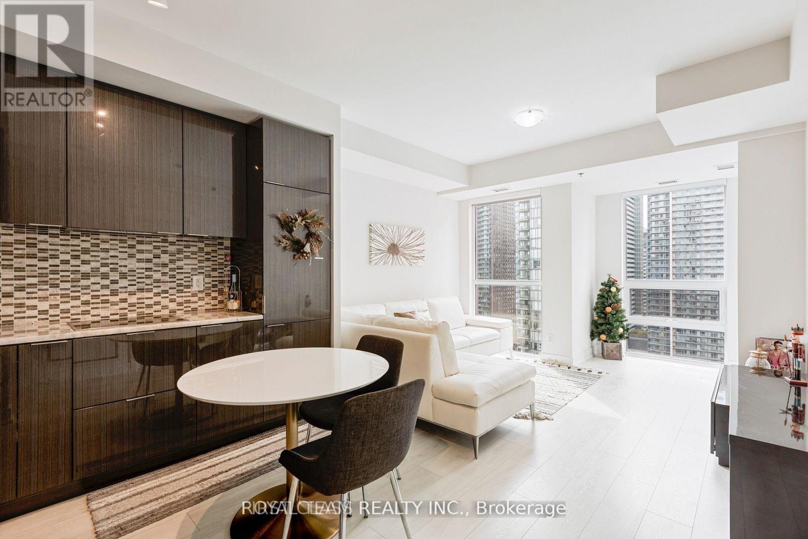 2408 - 318 Richmond Street W, Toronto, Ontario  M5V 0B4 - Photo 9 - C12956208