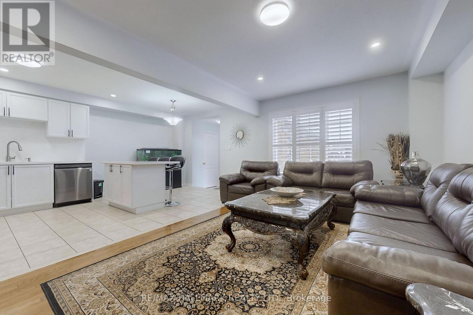 6 Blytheway Gate, Ajax, Ontario  L1T 0J5 - Photo 5 - E12956248