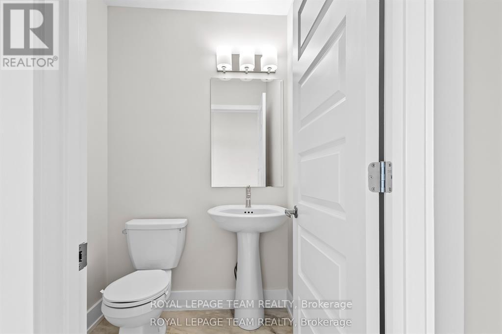 343 Cantering Drive, Ottawa, Ontario K0A 2Z0 - Photo 5 - X12956214