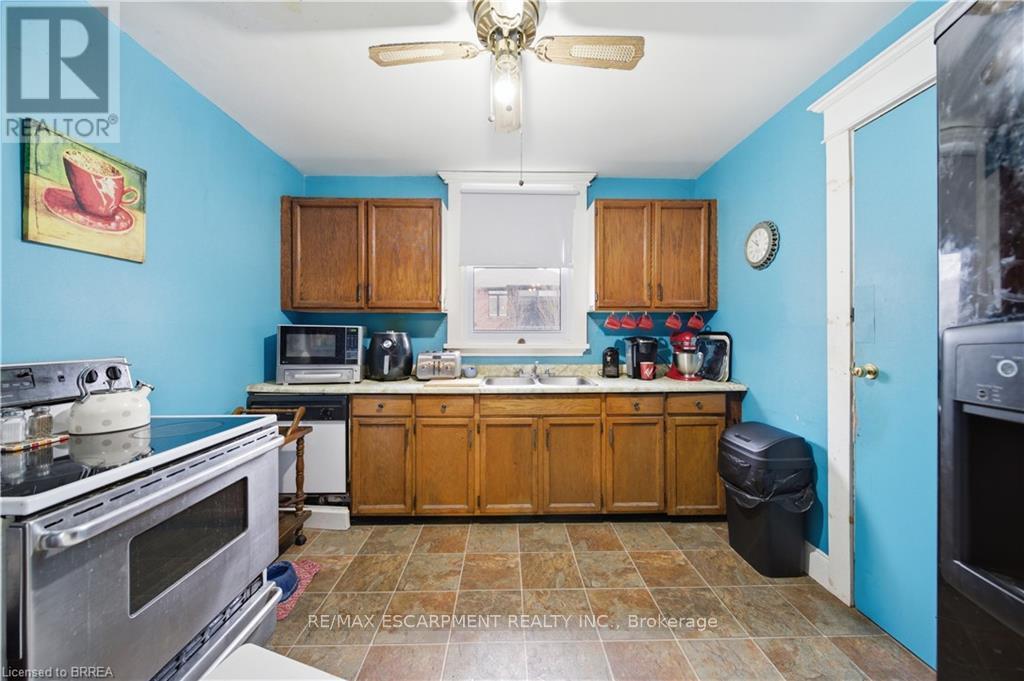 139 Willow Street, Brant, Ontario  N3L 2L4 - Photo 6 - X12955188