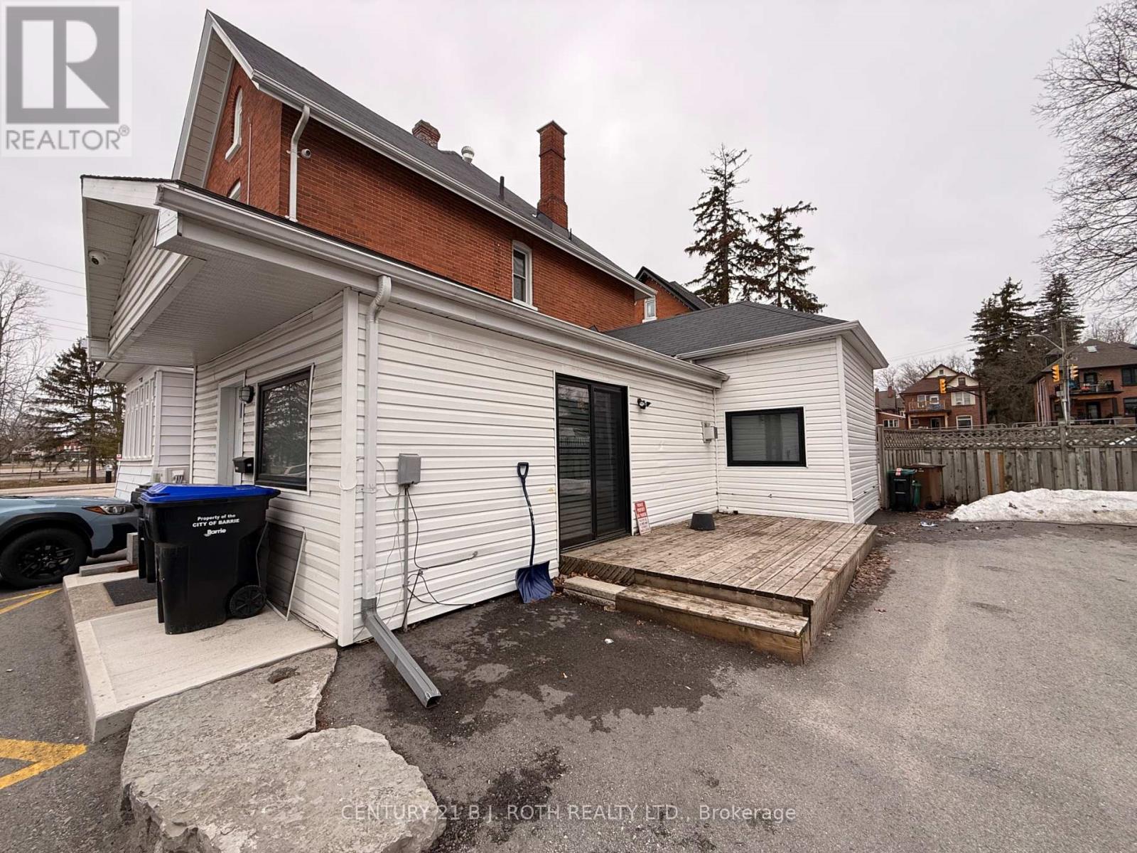 Back Unit - 109 Toronto Street, Barrie, Ontario  L4N 1V1 - Photo 2 - S12956242