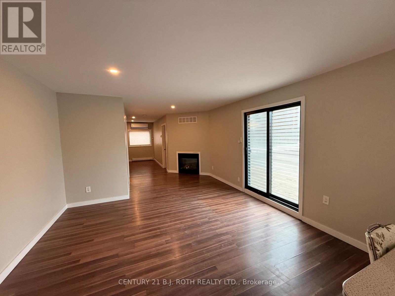 Back Unit - 109 Toronto Street, Barrie, Ontario  L4N 1V1 - Photo 3 - S12956242