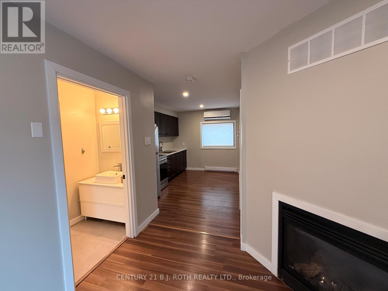 Back Unit - 109 Toronto Street, Barrie, Ontario  L4N 1V1 - Photo 4 - S12956242