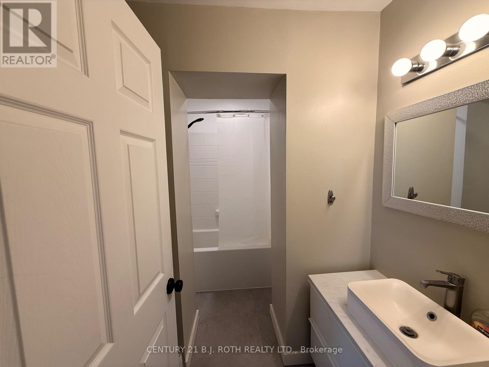 Back Unit - 109 Toronto Street, Barrie, Ontario  L4N 1V1 - Photo 5 - S12956242