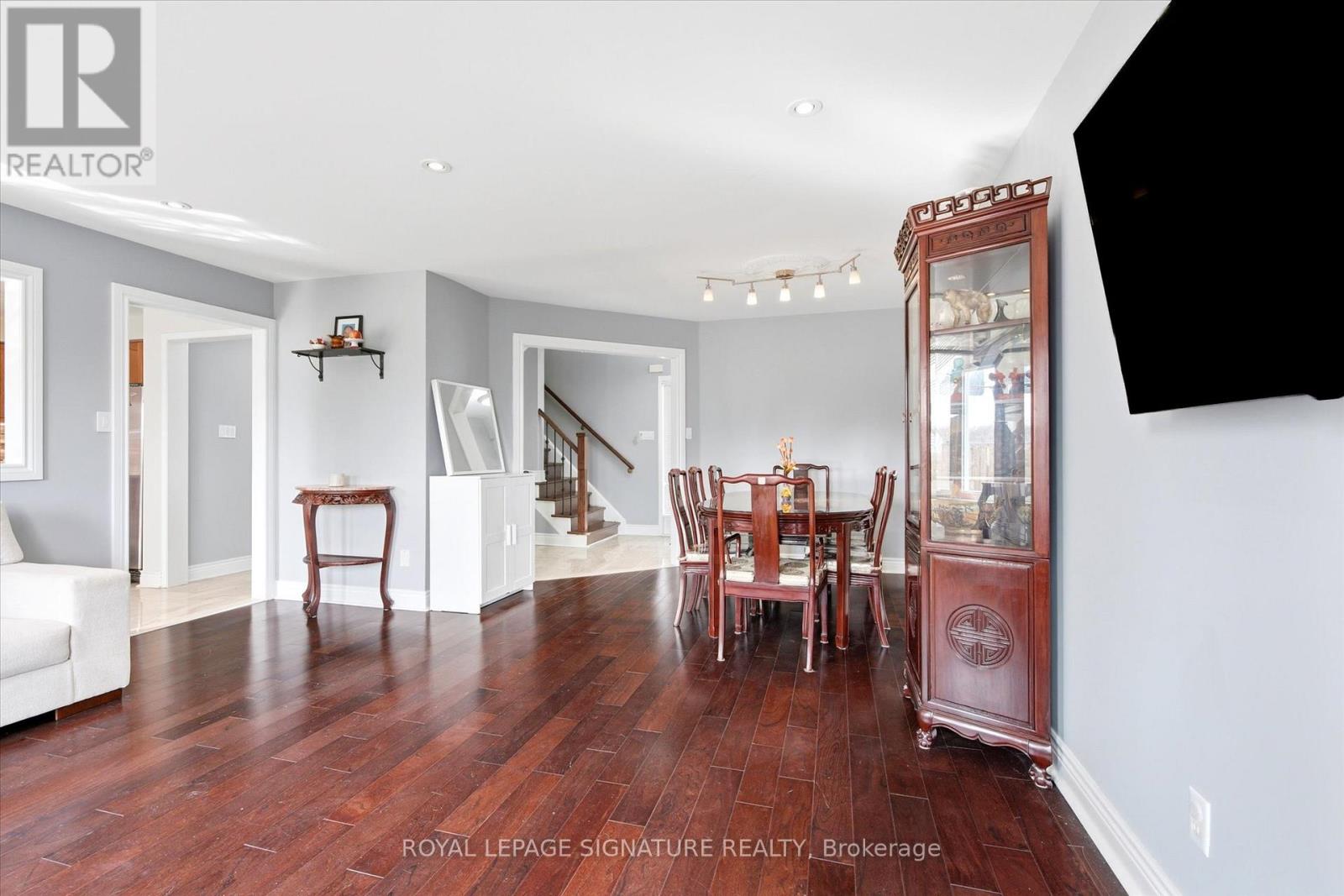 85 Vivians Crescent, Brampton, Ontario  L6Y 4V2 - Photo 5 - W12956228