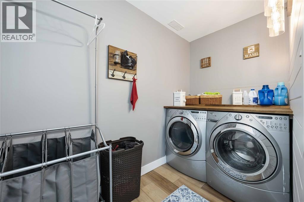 2565 Elizabeth Street, Oil Springs, Ontario  N0N 1P0 - Photo 11 - 26007048