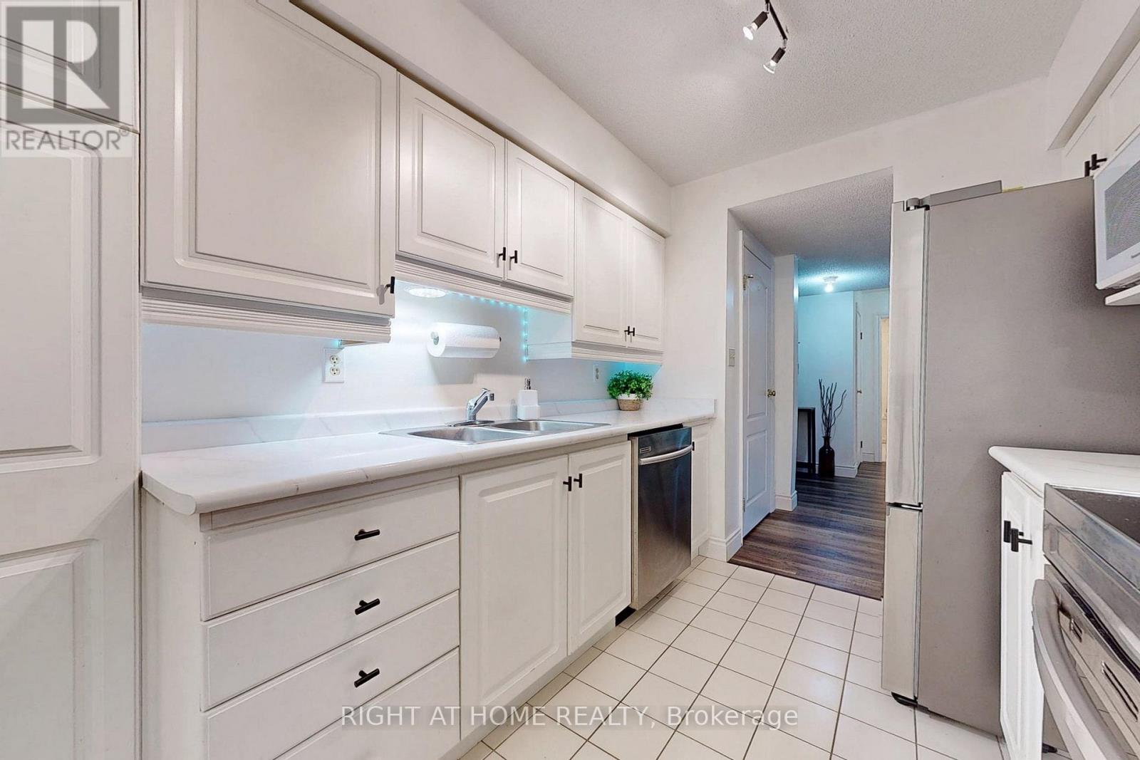 403 - 688 Preston Parkway, Cambridge, Ontario  N3H 5K6 - Photo 9 - X12956246