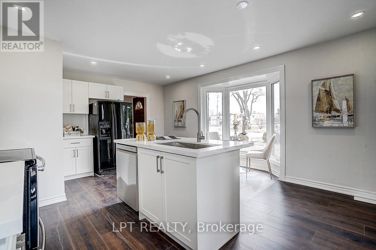 194 South Channel Drive, Georgina, Ontario  L4P 2N3 - Photo 9 - N12938166