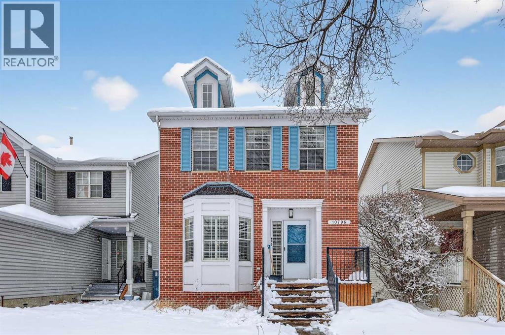 10796 Hidden Valley Drive NW, Calgary, Alberta  T3A 5H6 - Photo 1 - A2297888