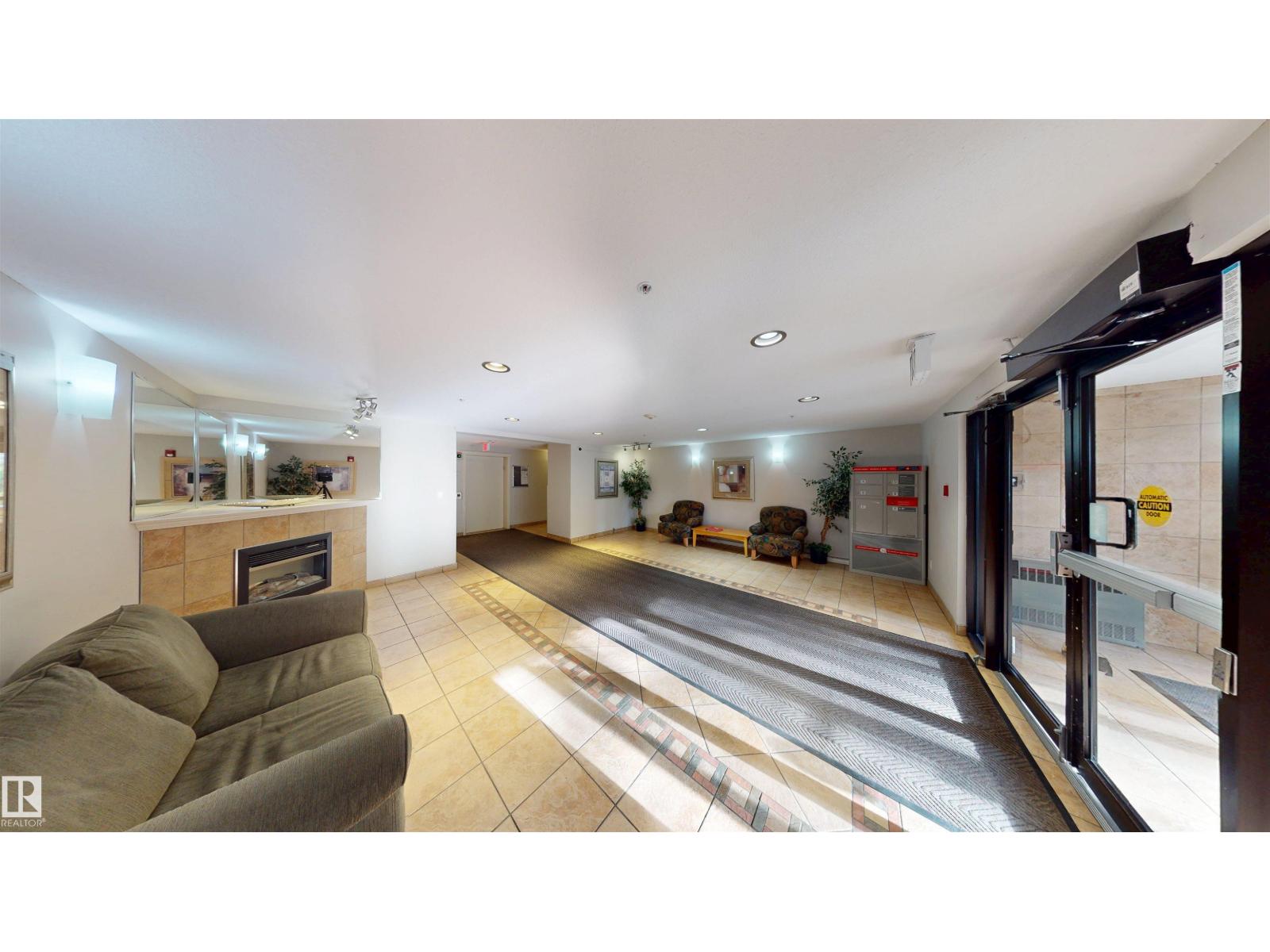 #115 9938 104 St Nw, Edmonton, Alberta  T5K 2X7 - Photo 3 - E4477459