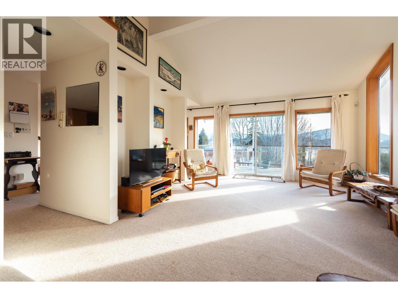 476 Abbs Road, Gibsons, British Columbia  V0N 1V8 - Photo 6 - R3106901