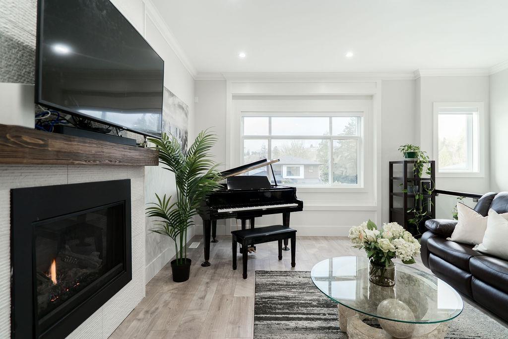 33926 Tooley Place, Mission, British Columbia  V2V 0G5 - Photo 5 - R3098754