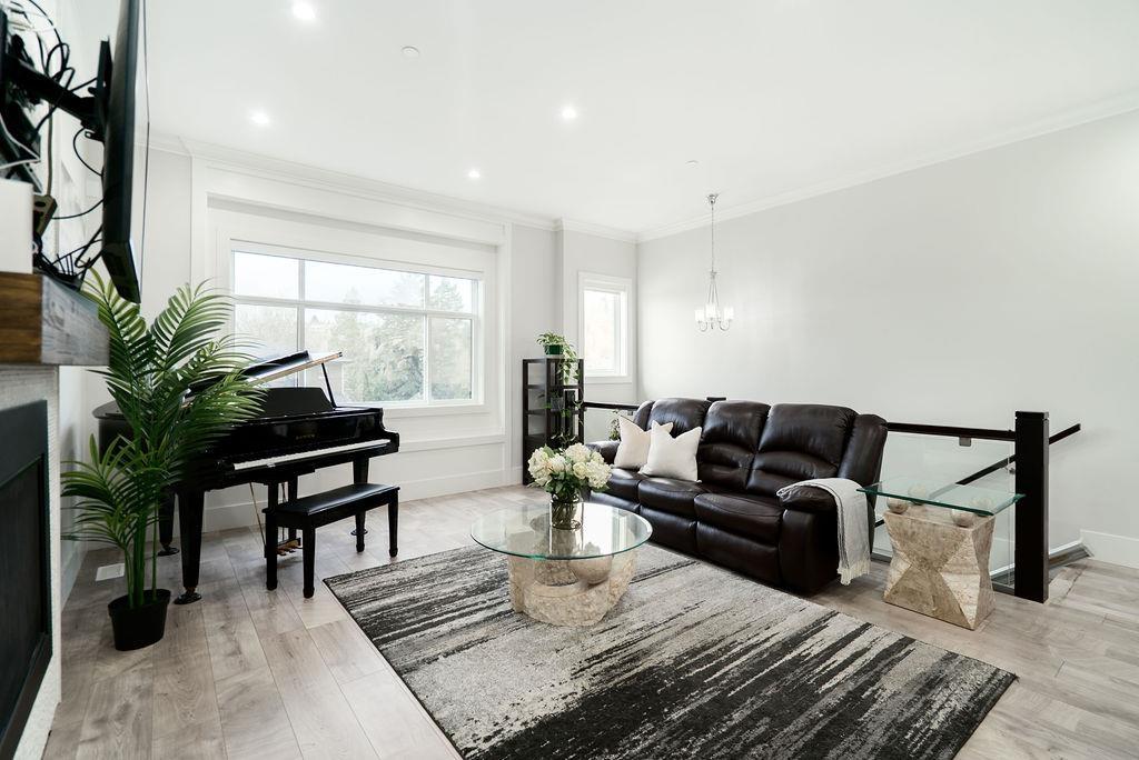 33926 Tooley Place, Mission, British Columbia  V2V 0G5 - Photo 6 - R3098754