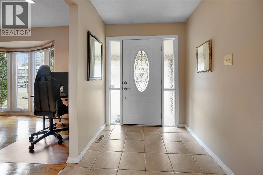 1102 Lake Christina Way SE, Calgary, Alberta  T2J 2R3 - Photo 4 - A2296764