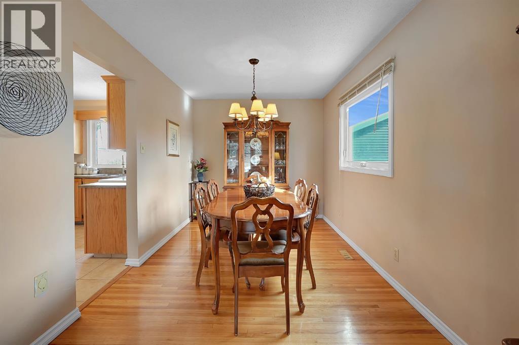 1102 Lake Christina Way SE, Calgary, Alberta  T2J 2R3 - Photo 12 - A2296764