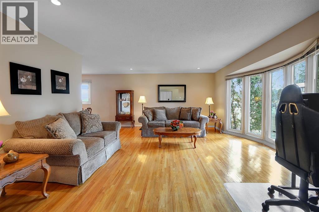 1102 Lake Christina Way SE, Calgary, Alberta  T2J 2R3 - Photo 8 - A2296764